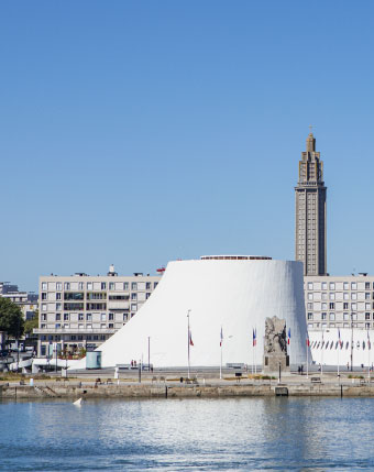 Photographie du volcan du Havre, illustrant l'achat neuf au Havre