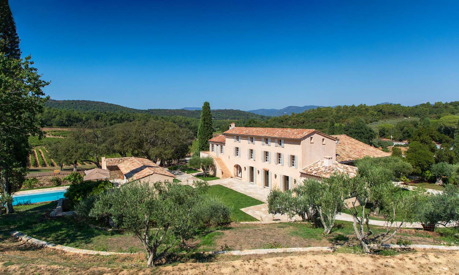 Location saisonnière d'une villa à Saint-Tropez : ce que dit le droit